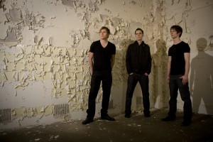 Broken Links - Peeling Paint 1